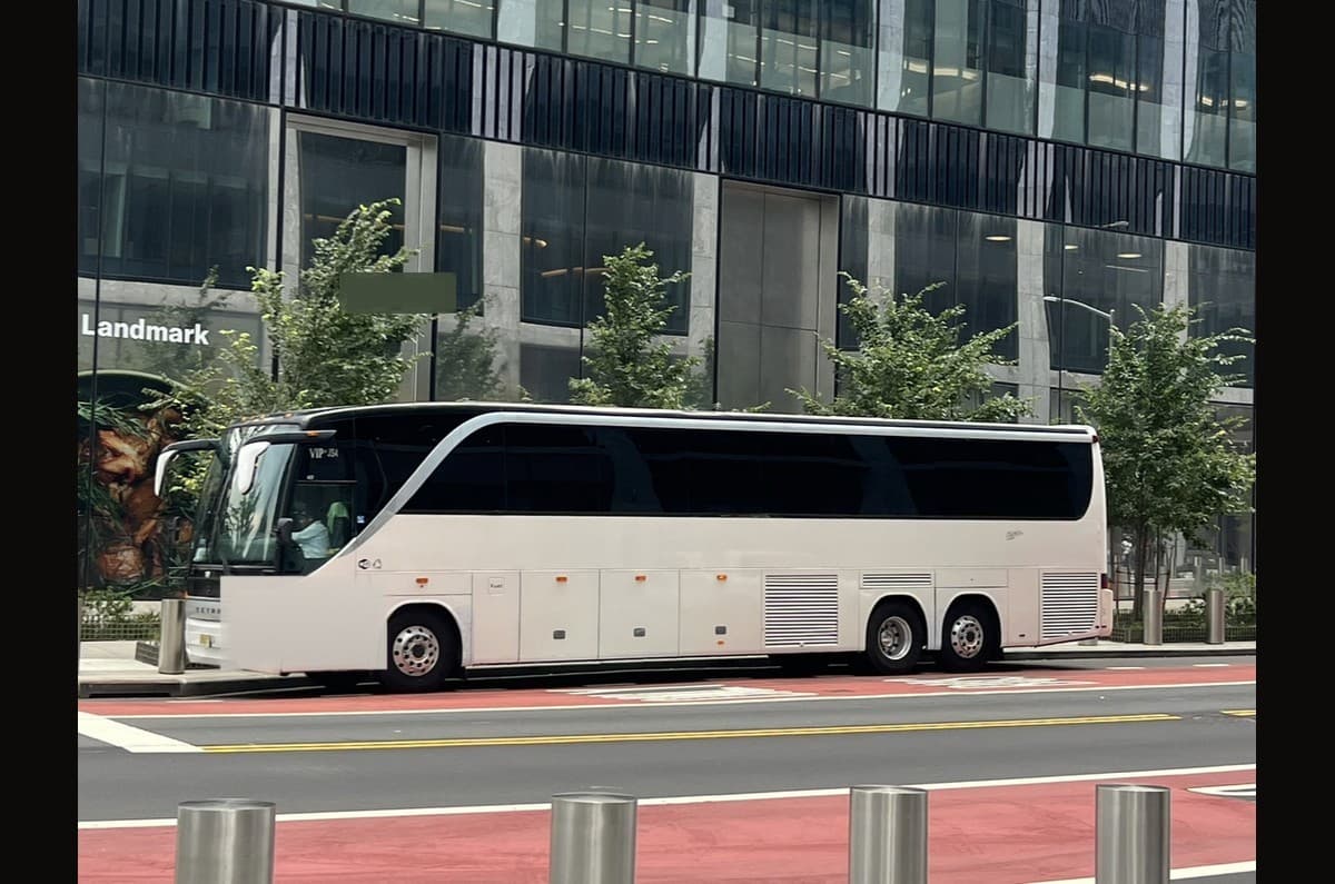 Luxury Coach / Charter Bus